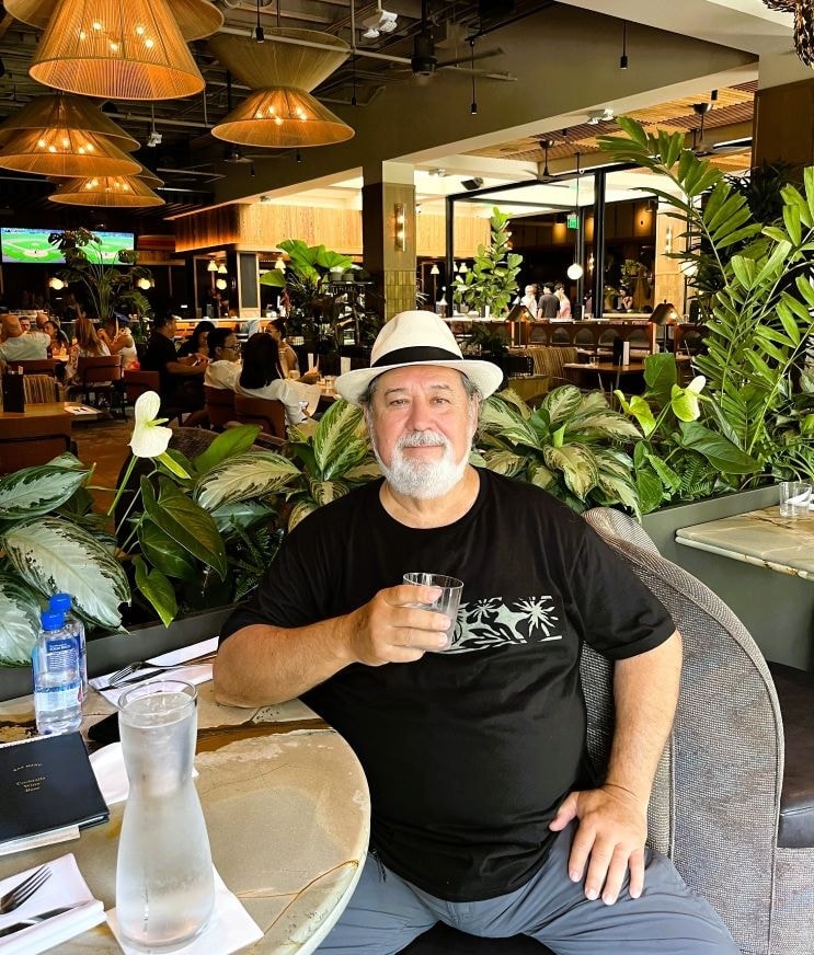 V. Les Rogers at Honolulu restaurant