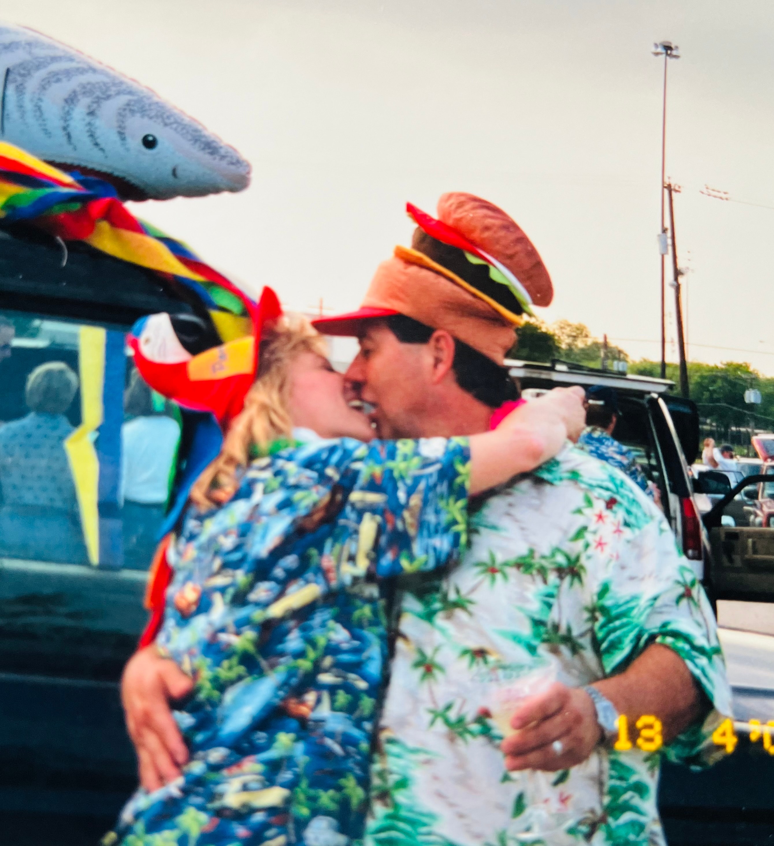 Kites kiss
