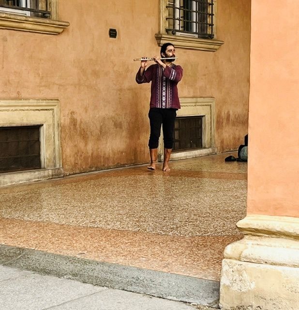 Street musician in Bologna
