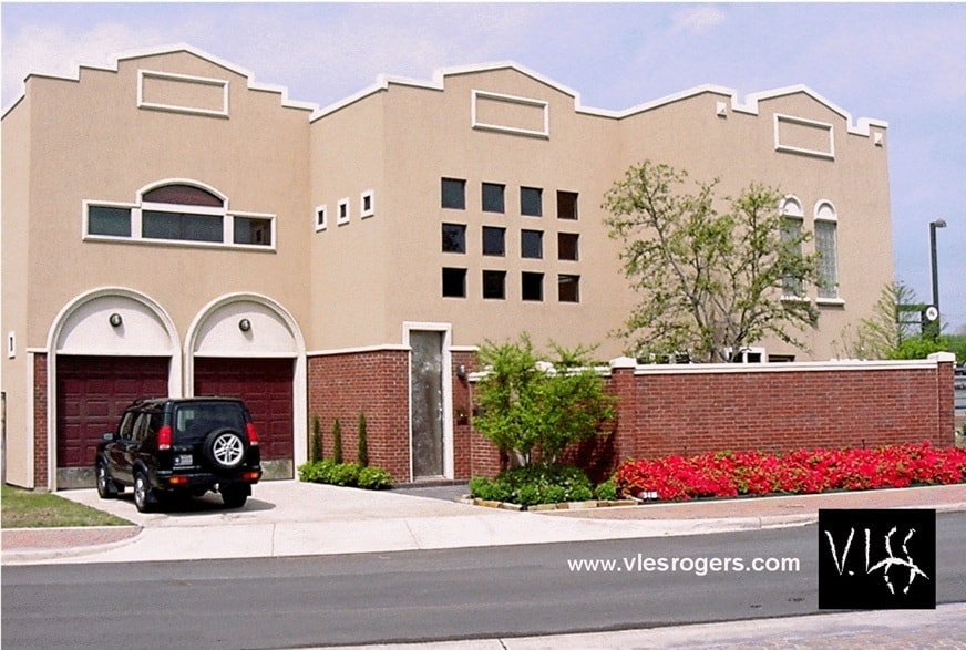 V. Les Rogers Studio — Houston, Texas